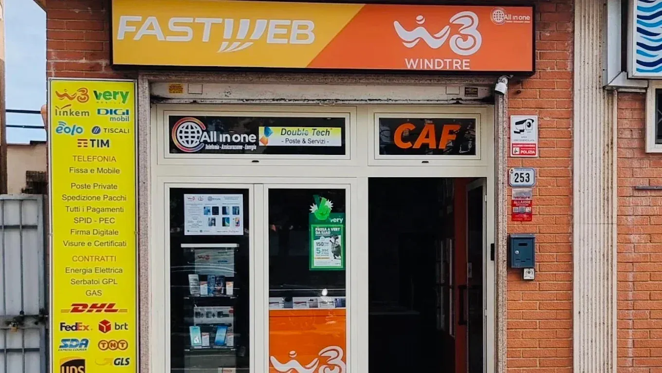 Esterno del negozio All in One Multiservizi ad Ardea con insegne Fastweb e WINDTRE, Viale Nuova Florida 253